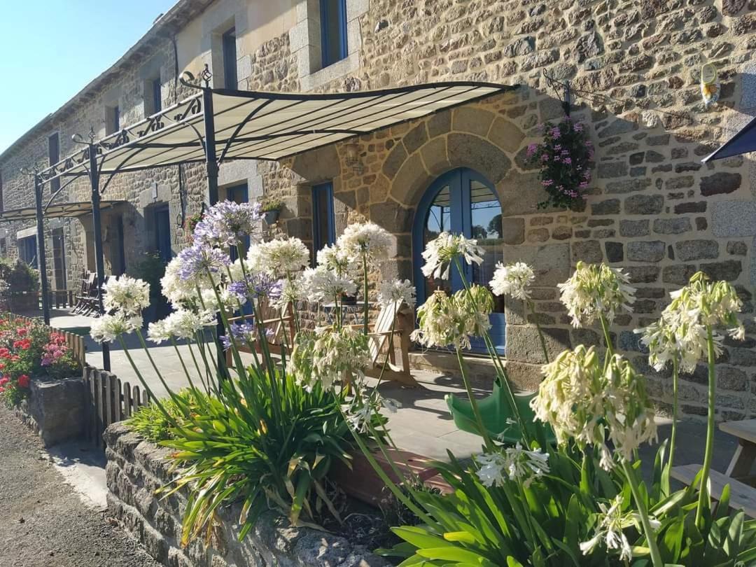 Le Douetaux Chambres D'Hotes La Baussaine Exteriör bild